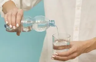 فواید نوشیدن آب گرم در صبح را بدانید