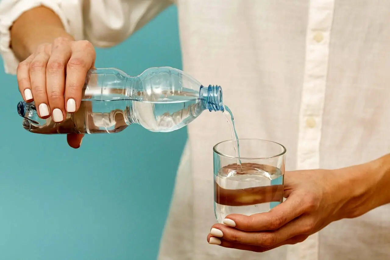 فواید نوشیدن آب گرم در صبح را بدانید