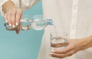 فواید نوشیدن آب گرم در صبح را بدانید