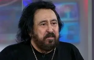 گریه شهرام شب‌پره برای ایران در برنامه علی ضیا + ویدئو