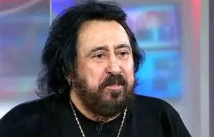 گریه شهرام شب‌پره برای ایران در برنامه علی ضیا + ویدئو