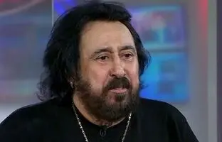 گریه شهرام شب‌پره برای ایران در برنامه علی ضیا + ویدئو