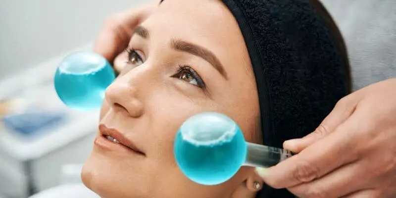 فواید عجیب یخ برای صورت که نمیدانید!