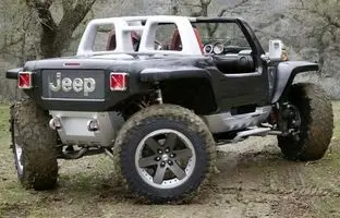 راهنمای خرید خودرو؛ عجیب‌ترین شاسی‌بلند آفرودی دنیا / یک ماشین، دو موتور و فرمان‌پذیری چهار چرخ!