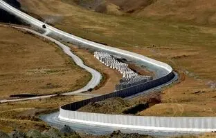 (ویدئو) تصاویری جدید از پیشرفت ساخت دیوار حائل در مرز ایران و افغانستان