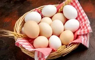  یک ایده خلاقانه برای تزئین تخم مرغ سال نو با کاغذ کادو + ویدئو
