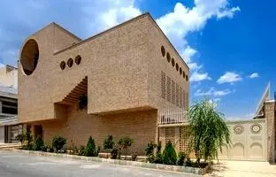 معماری که در خمینی شهر با خواسته‌های متناقض کارفرما یک شاهکار ساخت! + عکس