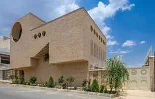 معماری که در خمینی شهر با خواسته‌های متناقض کارفرما یک شاهکار ساخت! + عکس
