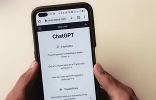 دست ChatGPT در پاسخ به موضوعات بحث‌برانگیز و جنجالی باز شد!