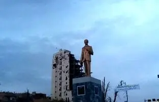  تخریب مجسمه حافظ اسد در حلب + ویدئو