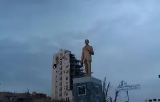  تخریب مجسمه حافظ اسد در حلب + ویدئو