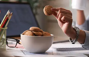 چند راهکار ساده برای ترک ریزه‌خواری +ویدئو