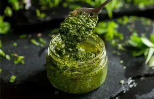 خوشمزه بپزید؛ طرز تهیه سس پستو برای ساندویچ ، سالاد و پاستا