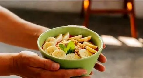 چرا خوردن موز با صبحانه ضرر دارد؟ 
