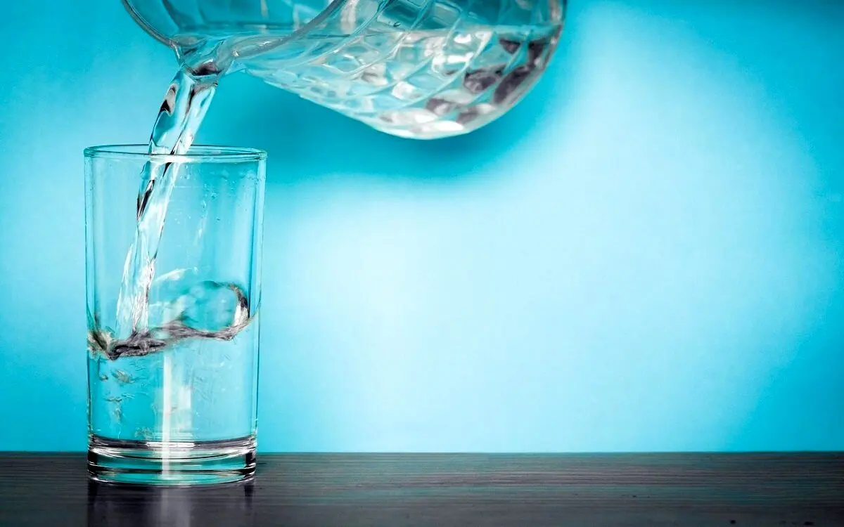 چرا قانون «۸ لیوان آب در روز» برای همه مناسب نیست؟