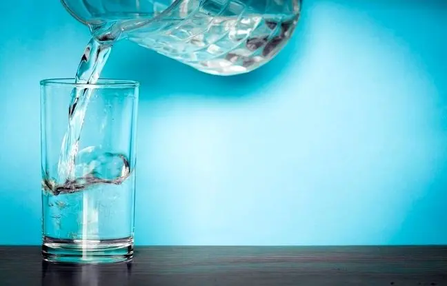 چرا قانون «۸ لیوان آب در روز» برای همه مناسب نیست؟