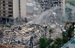 لحظات نفس گیر از گیر کردن کارگران در پی فرو ریختن ساختمان + ویدئو