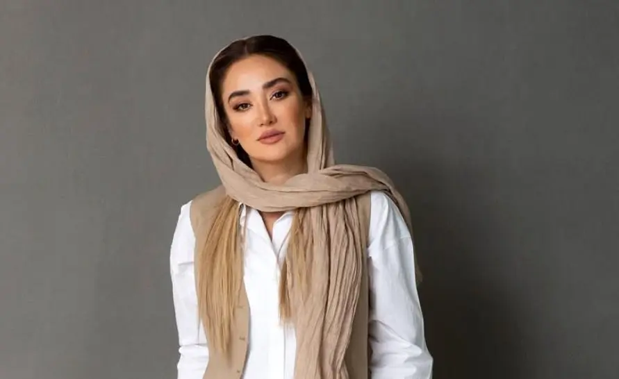 بهاره افشاری به رنگ بهار؛ استایل با کت و شلوار پاستلی