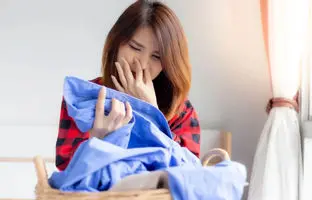  7 روش سریع از بین بردن بوی سیگار از لباس