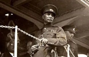عکسی دیده نشده از رضا خان در سفر به ترکیه