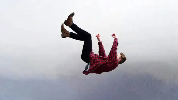 چرا برخی افراد در اوایل مراحل خواب احساس سقوط از روی یک صخره را دارند؟