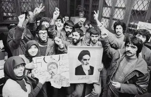 عکس فرح پهلوی با نماد نازی بر پیشانی و ستاره داوود در بالای سر!