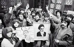 عکس فرح پهلوی با نماد نازی بر پیشانی و ستاره داوود در بالای سر!