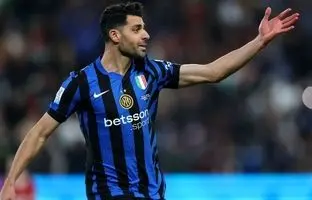 سوال حمید معصومی‌نژاد از وزیر ورزش ایتالیا در مورد مهدی طارمی + ویدئو