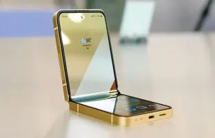  افشای طراحی گلکسی Z Flip ۷ با نمایشگر رویی غول‌پیکر؛ الهام‌گرفته از Razr Plus 