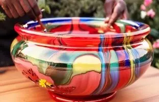 نحوه ساخت یک گلدان چوبی رنگارنگ با میوه کاج توسط نجار ماهر + ویدئو