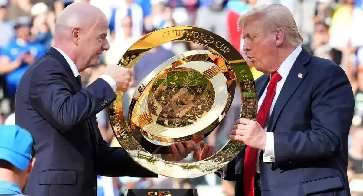 رونمایی جام اصلی چلسی در کاخ سفید/ حرکت عجیب فیفا؛ جام کپی را به چلسی دادند، جام اصلی را به ترامپ! + ویدئو 