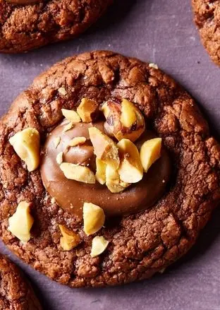 خوشمزه بپزید؛ طرز تهیه شیرینی فندقی کرم‌دار 
