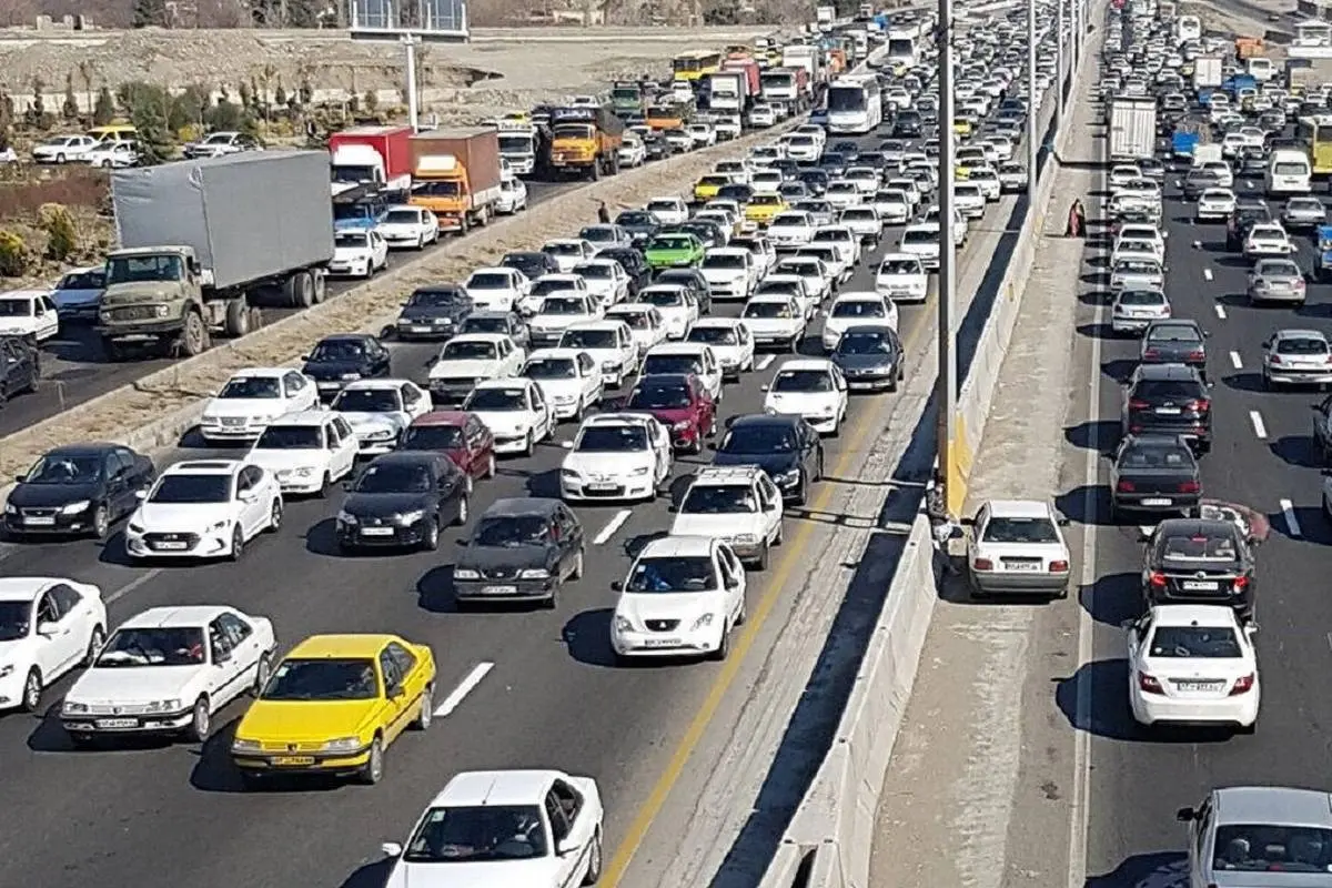  ایران قدیم؛ «جاده قم-اصفهان، زمانی که کاملا خاکی بود»؛ سال 1330 + تصویر