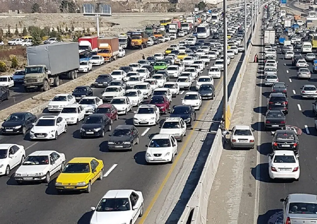 ایران قدیم؛ «جاده قم-اصفهان، زمانی که کاملا خاکی بود»؛ سال 1330 + تصویر