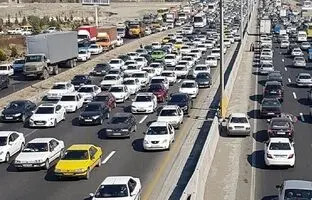  ایران قدیم؛ «جاده قم-اصفهان، زمانی که کاملا خاکی بود»؛ سال 1330 + تصویر