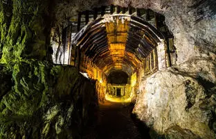 تونل مخفی هیتلر در لهستان که جان ۵,۰۰۰  کارگر را گرفت اما دلیل ساختش مشخص نیست