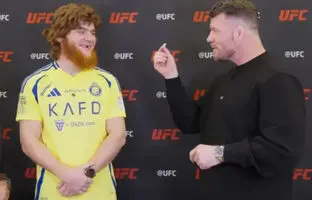 لحظه غیرمنتظره درآوردن چشم مصنوعی اسطوره UFC در مصاحبه زنده + ویدیو