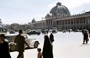 
70 سال پیش در میدان توپخانه عابران را جریمه می‌ کردند + جزئیات
