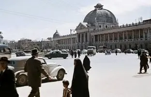 
70 سال پیش در میدان توپخانه عابران را جریمه می‌ کردند + جزئیات
