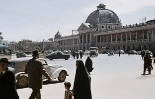 
70 سال پیش در میدان توپخانه عابران را جریمه می‌ کردند + جزئیات
