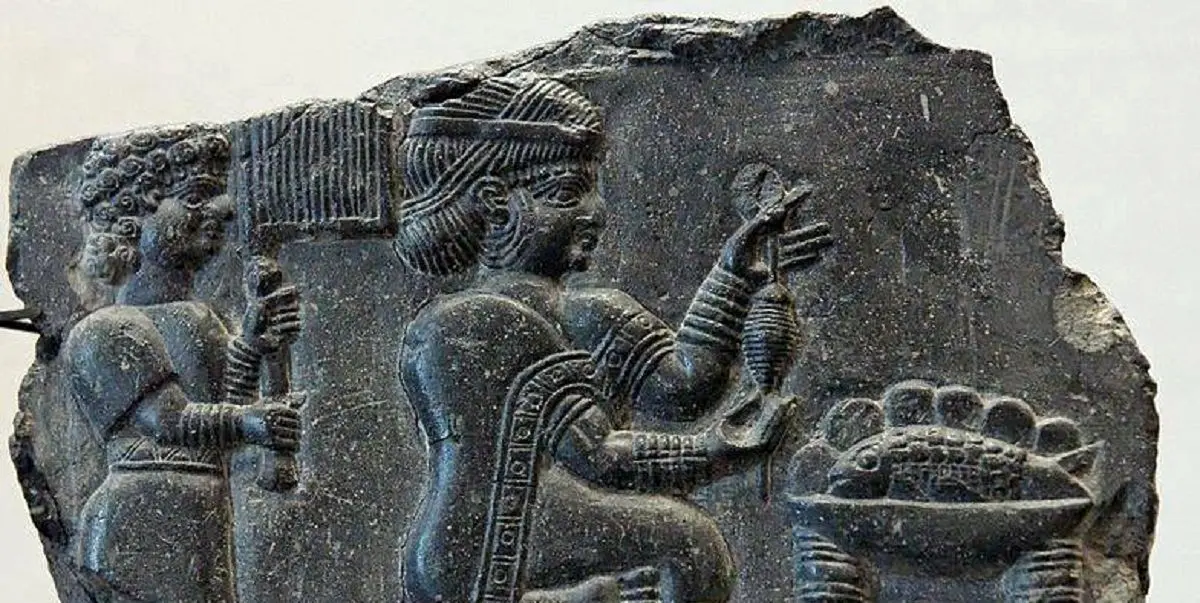 سنگ‌نگاره نقش زنی ایلامی درحال نخ‌ریسی + تصویر