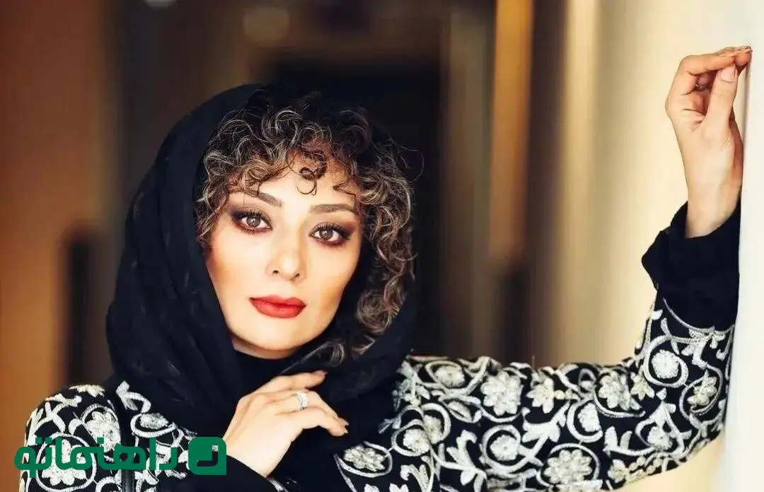 استایل به سبک سلبریتی‌ها؛ استایل با شومیز ساتن به سبک یکتا ناصر با آرایش خلیجی + ویدئو