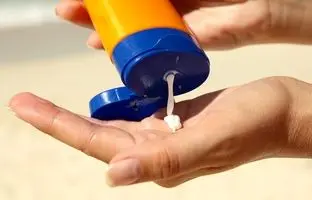 بهترین ضد آفتاب‌های ایرانی که پوست شما را در برابر آلودگی و آفتاب سوزان بیمه می‌کنند
