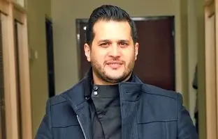 عکس دردناک سیاوش خیرابی با تنها یادگاری پدرش
