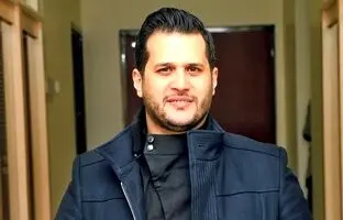 عکس دردناک سیاوش خیرابی با تنها یادگاری پدرش
