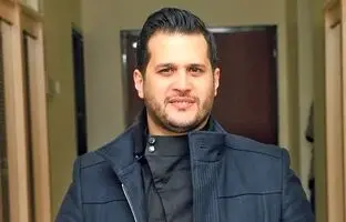 عکس دردناک سیاوش خیرابی با تنها یادگاری پدرش

