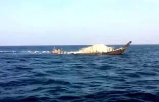 لحظه نجات شبانه ۱۱ خدمه لنج صیادی در بوموسی + ویدئو