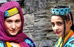 قبیله‌ای در پاکستان که زیباترین زنان جهان را دارد! + ویدیو