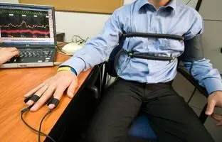 رونمایی از دستگاه دروغ‌سنج آگاهی تهران در هفتاد سال پیش!