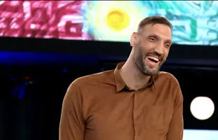 لحظه تقابل مرتضی مهرزاد قدبلندترین والیبالیست ایران و جناب خان! + ویدئو